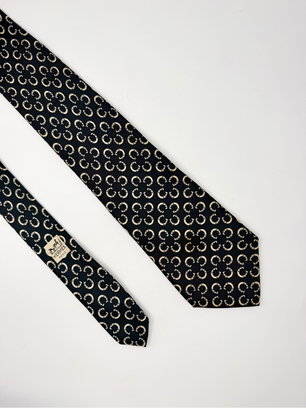 Hermès Paris Men’s Deep Charcoal Gray Horseshoe 100% Silk Tie France Vintage - Picture 3 of 16